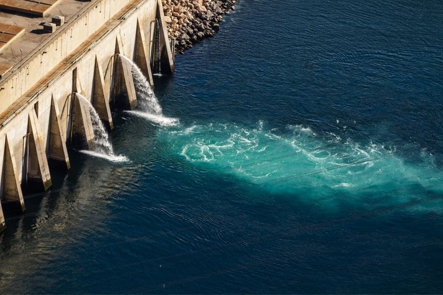 production énergie hydraulique barrages turbines vannes